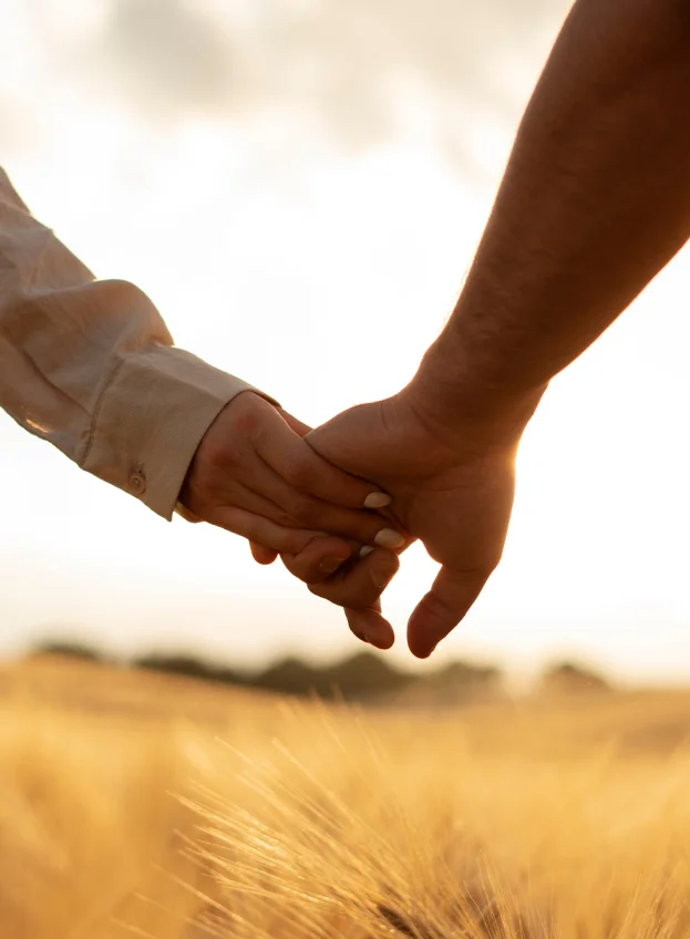 couple holding hands discussing egg freezing in toronto